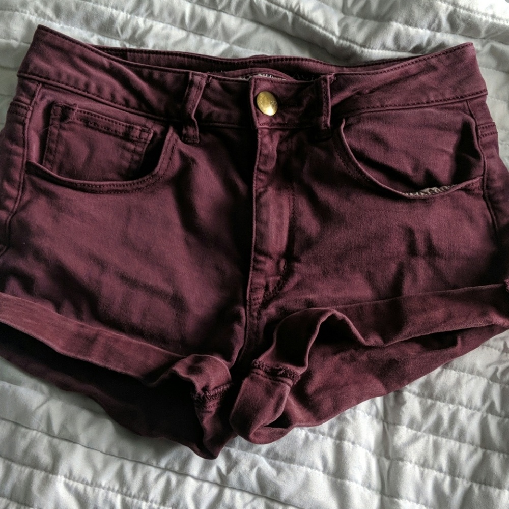 American Eagle highrise shorts. Supee stretch!!
